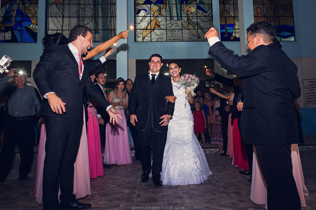 saida dos noivos em casamento feitas pelo fotografo de casamento em sp ro brasil curitiba sao paulo edielton kester