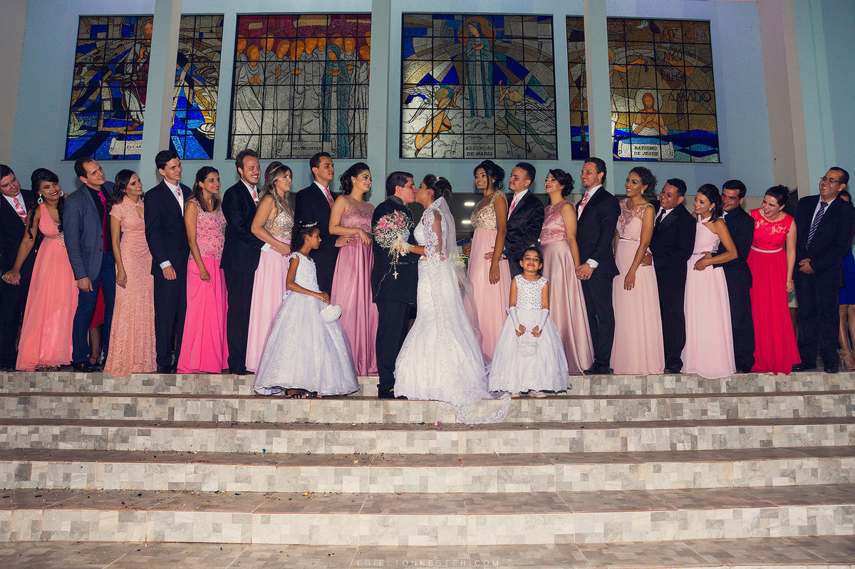 fotos dos noivos com padrinhos saida dos noivos em casamento feitas pelo fotografo de casamento em sp ro brasil curitiba sao paulo edielton kester