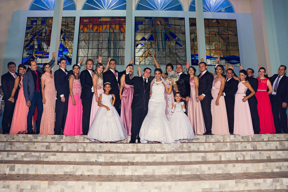fotos dos noivos com padrinhos saida dos noivos em casamento feitas pelo fotografo de casamento em sp ro brasil curitiba sao paulo edielton kester