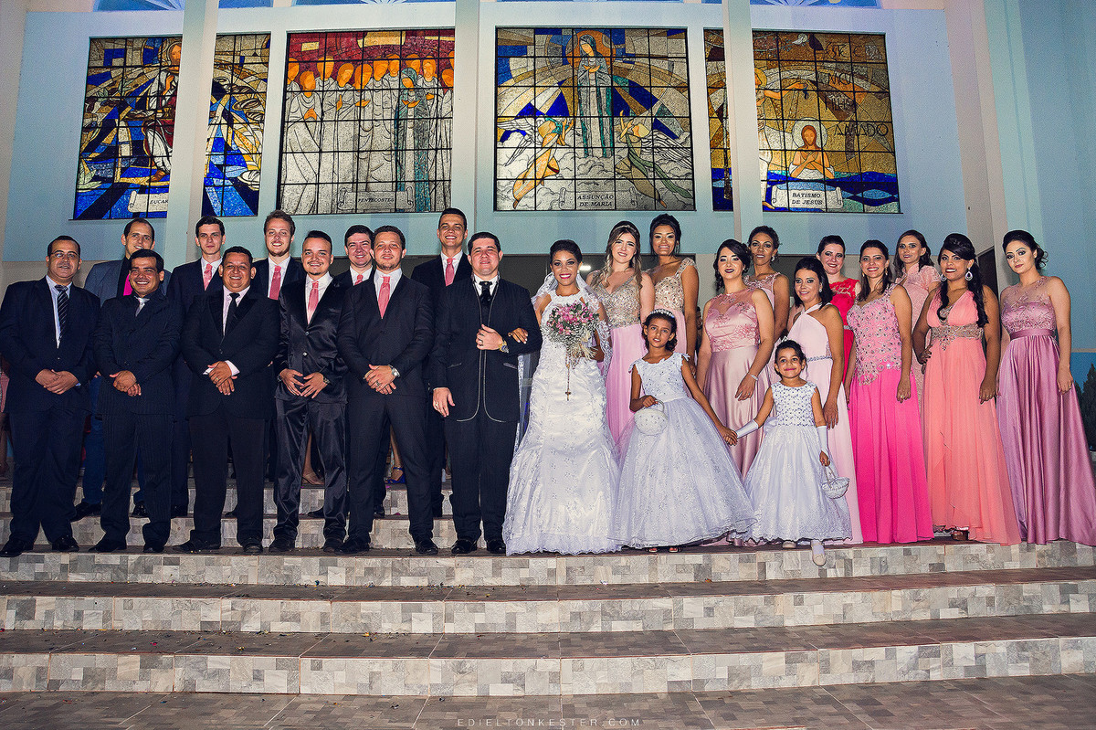 fotos dos noivos com padrinhos saida dos noivos em casamento feitas pelo fotografo de casamento em sp ro brasil curitiba sao paulo edielton kester