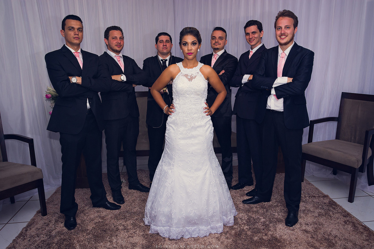 noiva e seus padrinhos em foto divertida com fotografia pelo fotografo de casamento em ro sao paulo brasil mundo santa catarina parana edielton kester