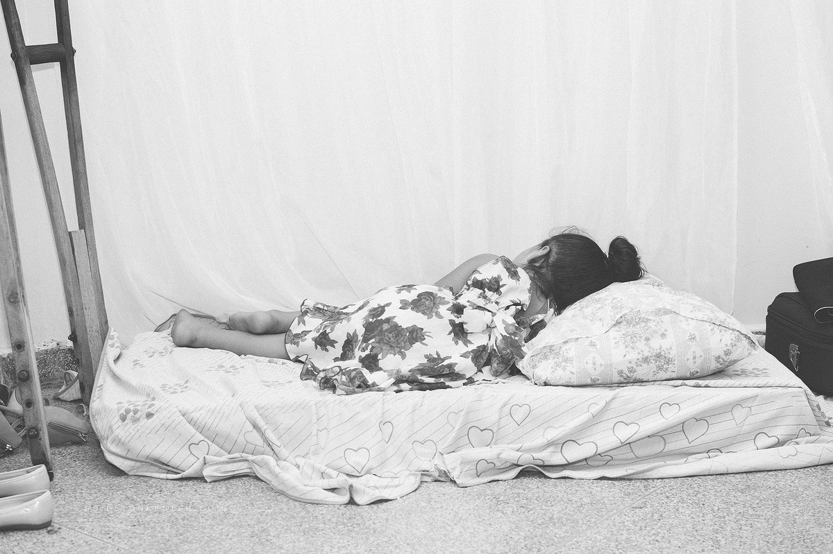 criança dormindo no casamento