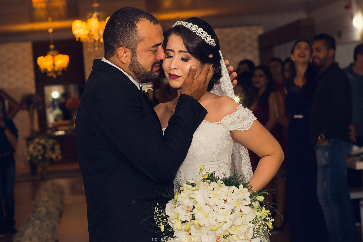 noivo chorando na entrada da noiva fotografia edielton kester rolim de moura rondonia brasil casamentos