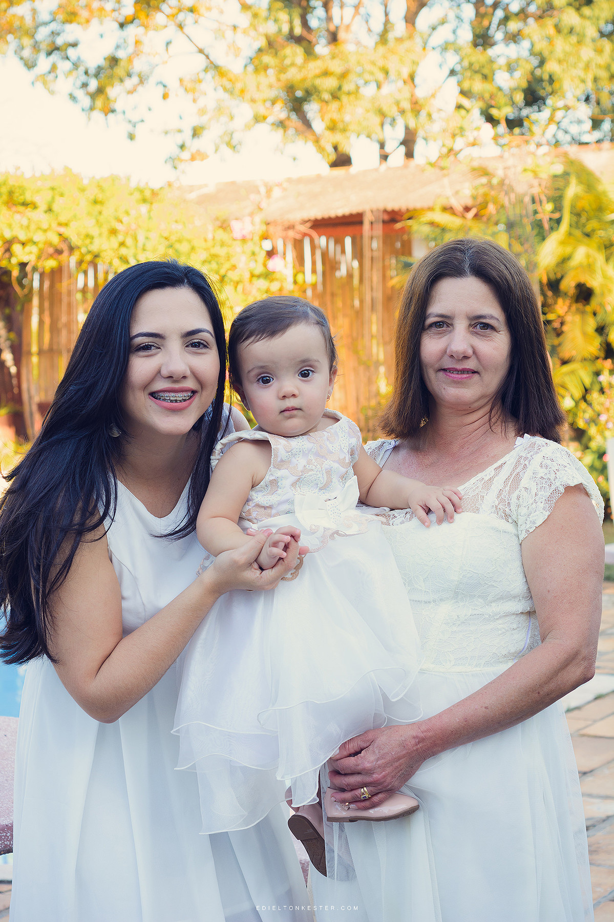 3 geraçoes em uma fotografia, avó, mae e filha em aniversario da laiza 1 aninho pelo fotografo de casamentos e familias edielton kester