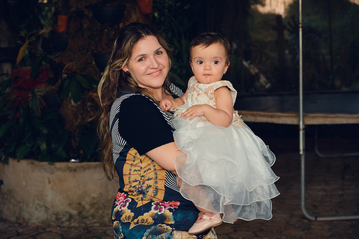 tia com a laiza em aniversario da laiza 1 aninho pelo fotografo de casamentos e familias edielton kester