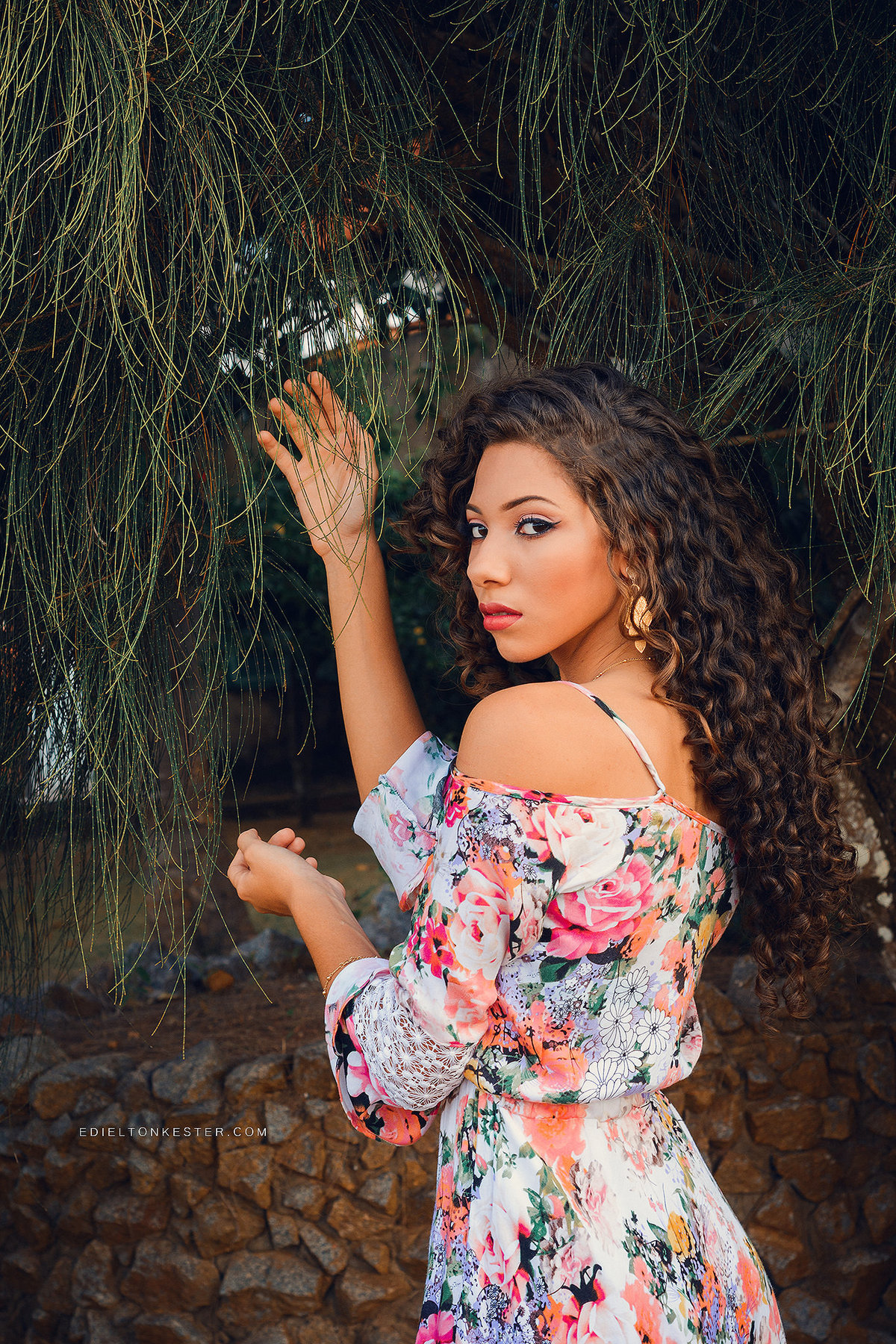 menina em seu ensaio de 15 anos externo pelo fotografo edielton kester em rolim de moura rondonia brasil