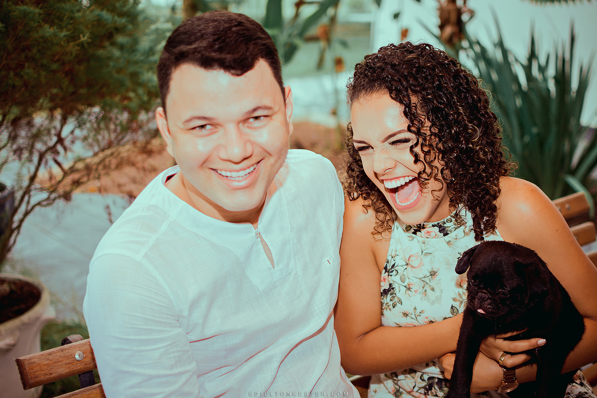 casal com cachorrinho em pre casamento