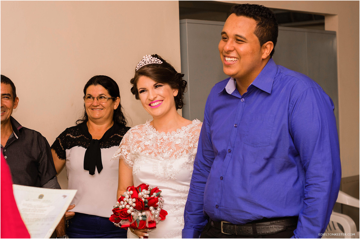 noivos no casamento civil