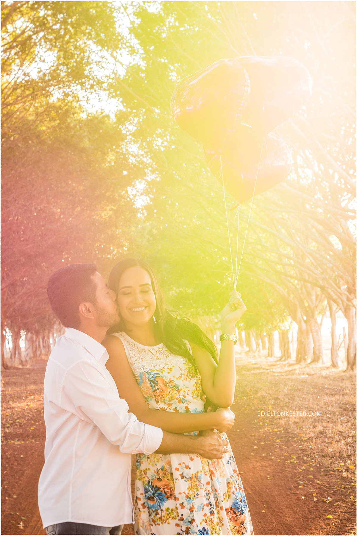 casal apaixonado, luz do dia, flares