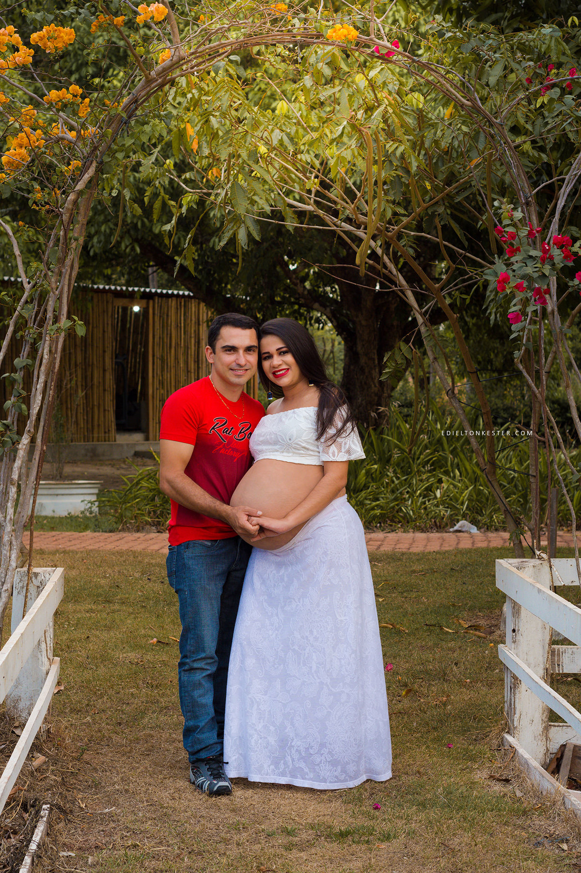 casal em ensaio de gestação