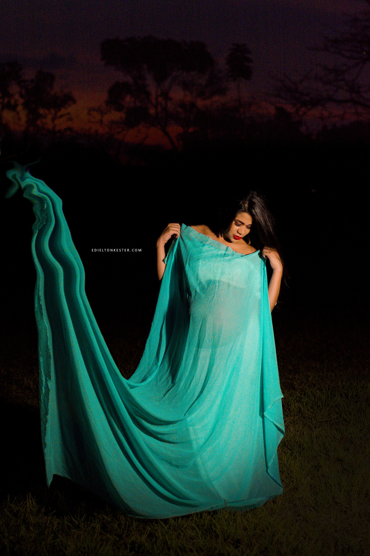 foto de gravida com tecido voando