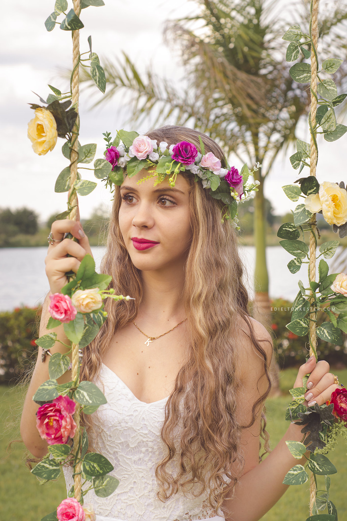 ensaio de 15 anos com coroa e balançona fazenda cassol pelo fotografo edielton kester de rolim de moura rondonia