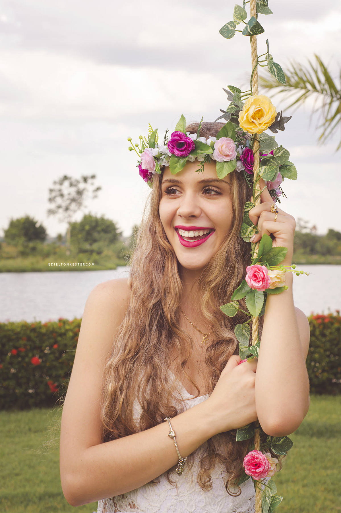 ensaio de 15 anos com coroa e balançona fazenda cassol pelo fotografo edielton kester de rolim de moura rondonia