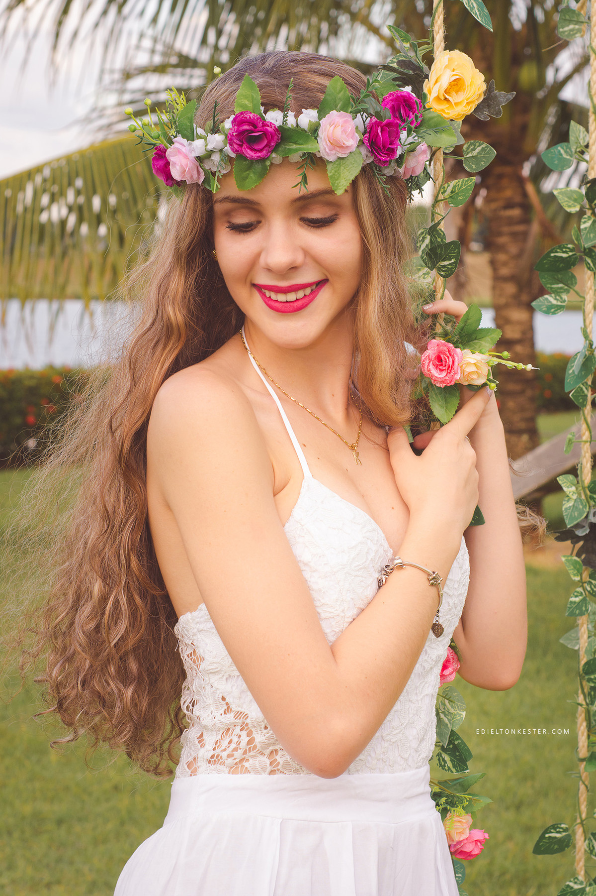 ensaio de 15 anos com coroa e balançona fazenda cassol pelo fotografo edielton kester de rolim de moura rondonia