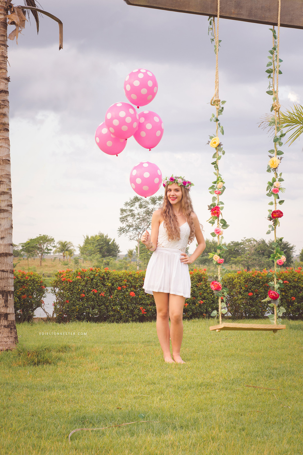 ensaio de 15 anos com coroa e balançona fazenda cassol pelo fotografo edielton kester de rolim de moura rondonia