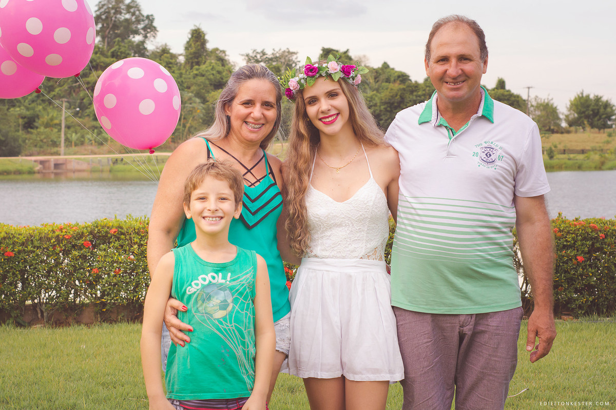 ensaio de 15 anos realizado na fazenda cassol pelo fotografo edielton kester de rolim de moura rondonia com a familia