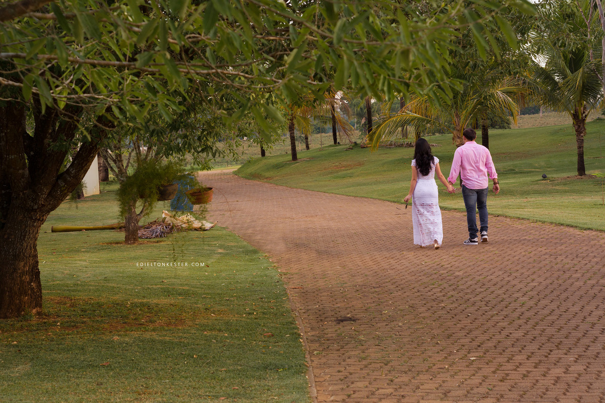 ensaio de casal feito na fazenda kajussol pelo fotografo de casamentos e familias edielton kester de rondonia ro