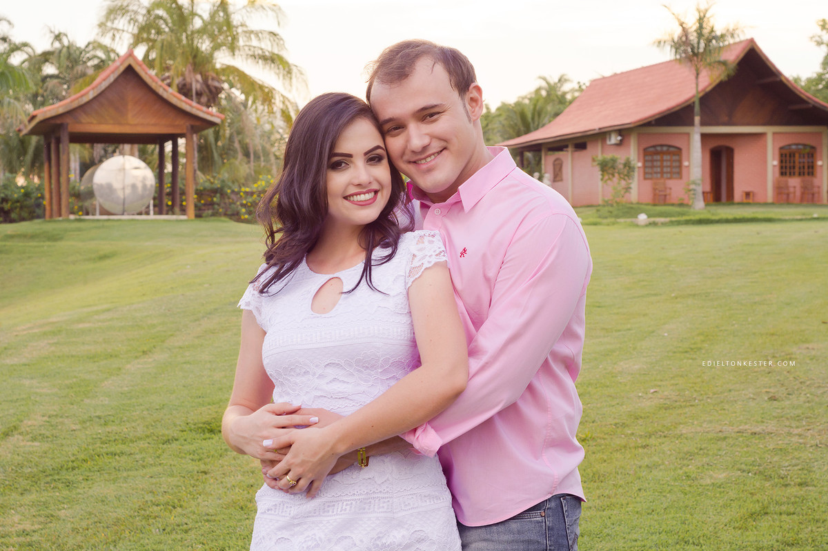 ensaio de casal feito na fazenda kajussol pelo fotografo de casamentos e familias edielton kester de rondonia ro