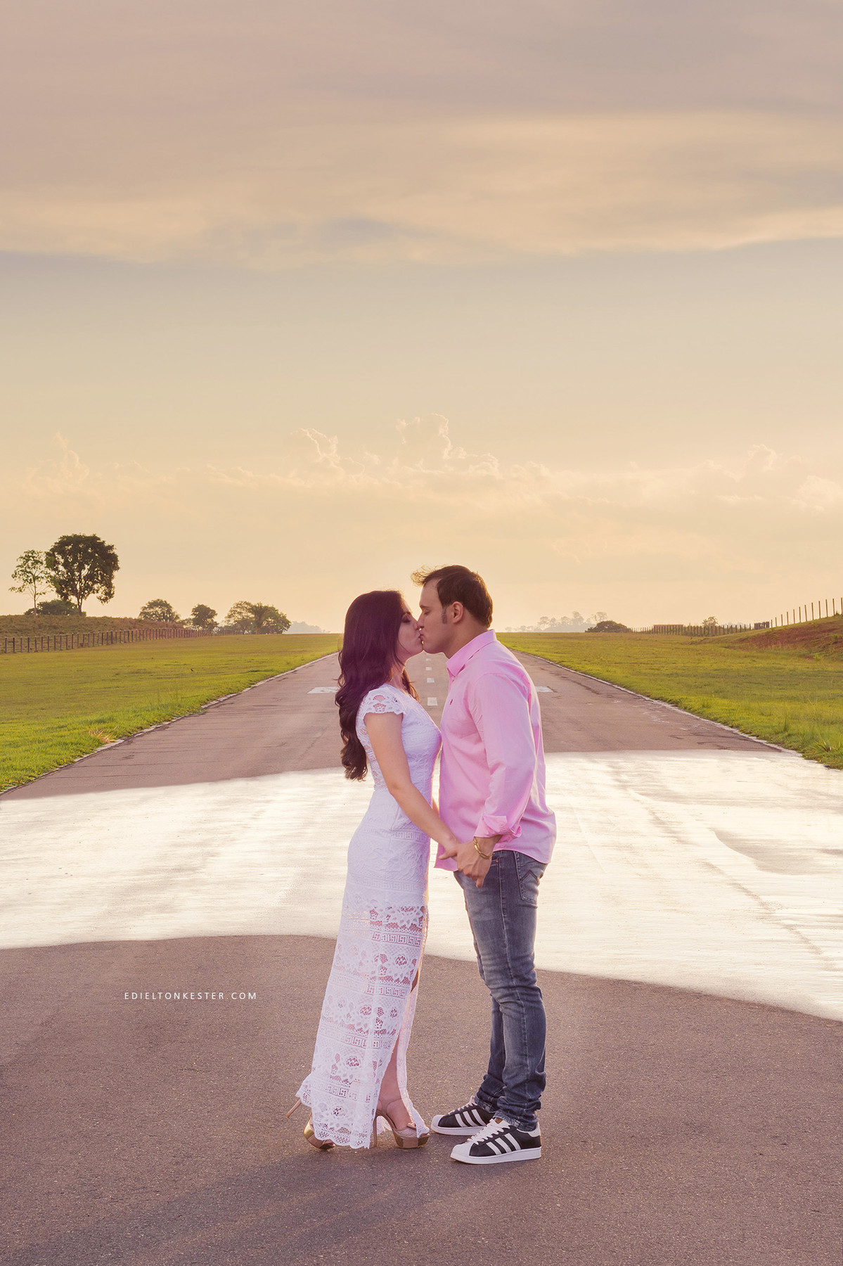 ensaio de casal feito na fazenda kajussol pelo fotografo de casamentos e familias edielton kester de rondonia ro