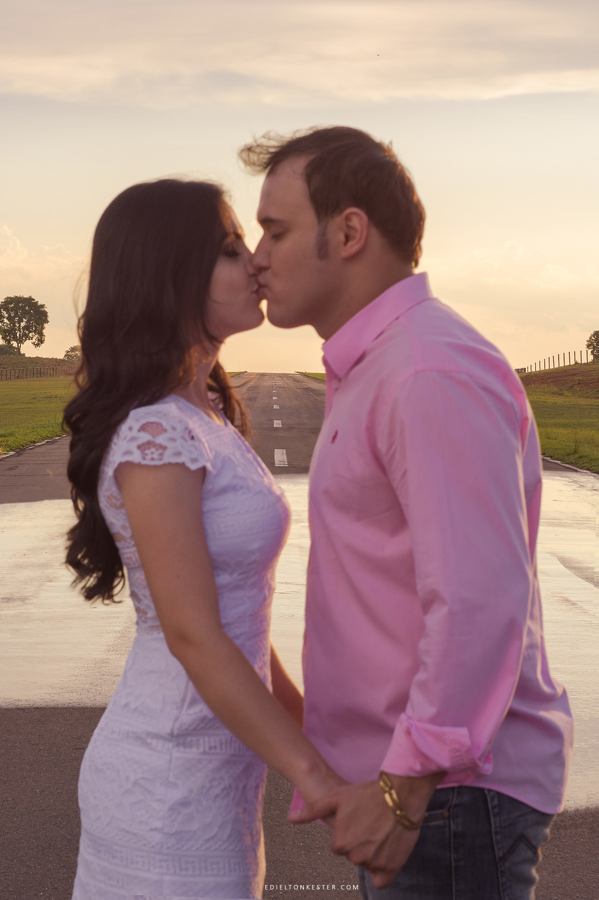 ensaio de casal feito na fazenda kajussol pelo fotografo de casamentos e familias edielton kester de rondonia ro