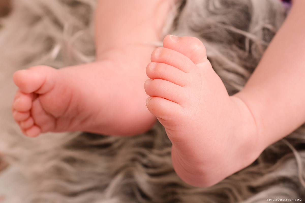 pezinho de bebe em ensaio newborn