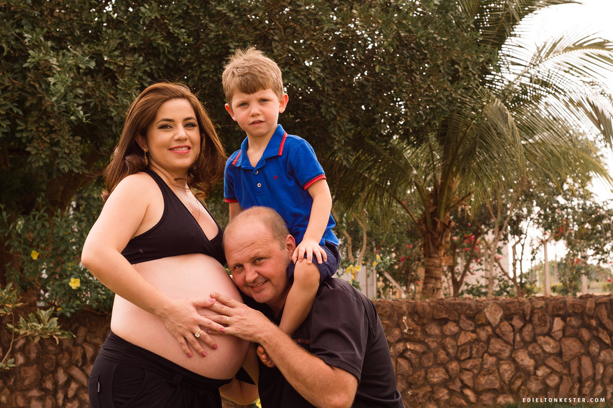 familia em ensaio de gestação feito em ro pello fotografo de casamentos e familias edieton kester