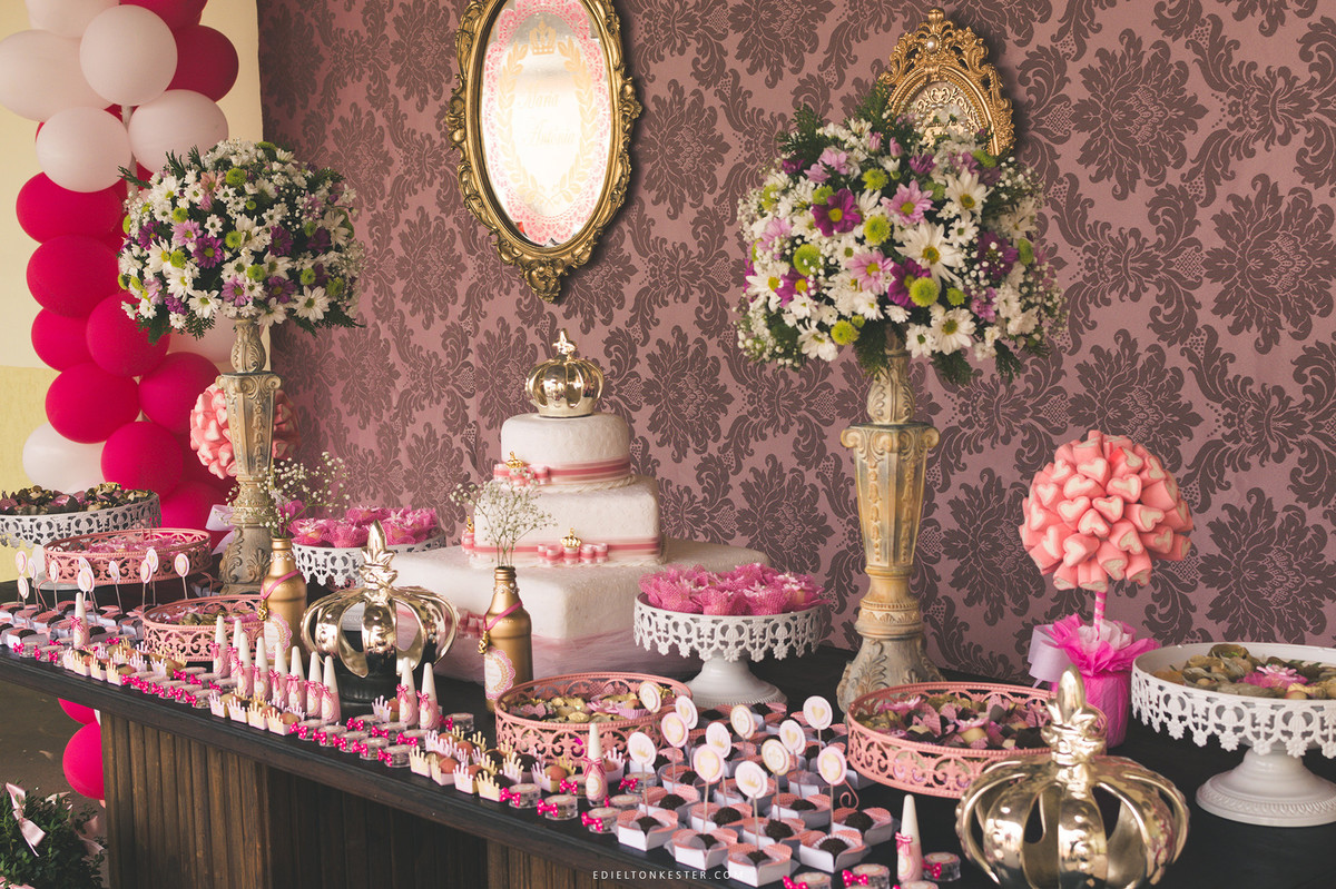 decoração nobre e linda em chá de bebe feminino