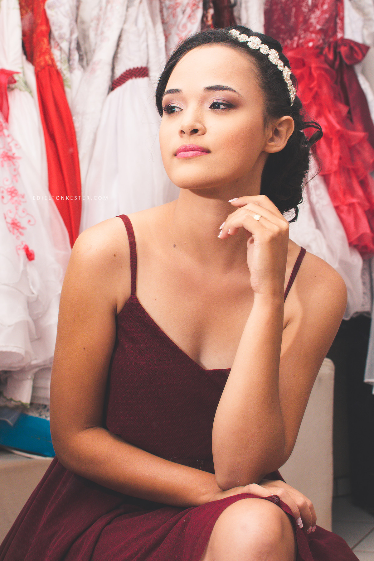 noiva posando para fotos em making of pelo fotografo de casamentos edielton kester