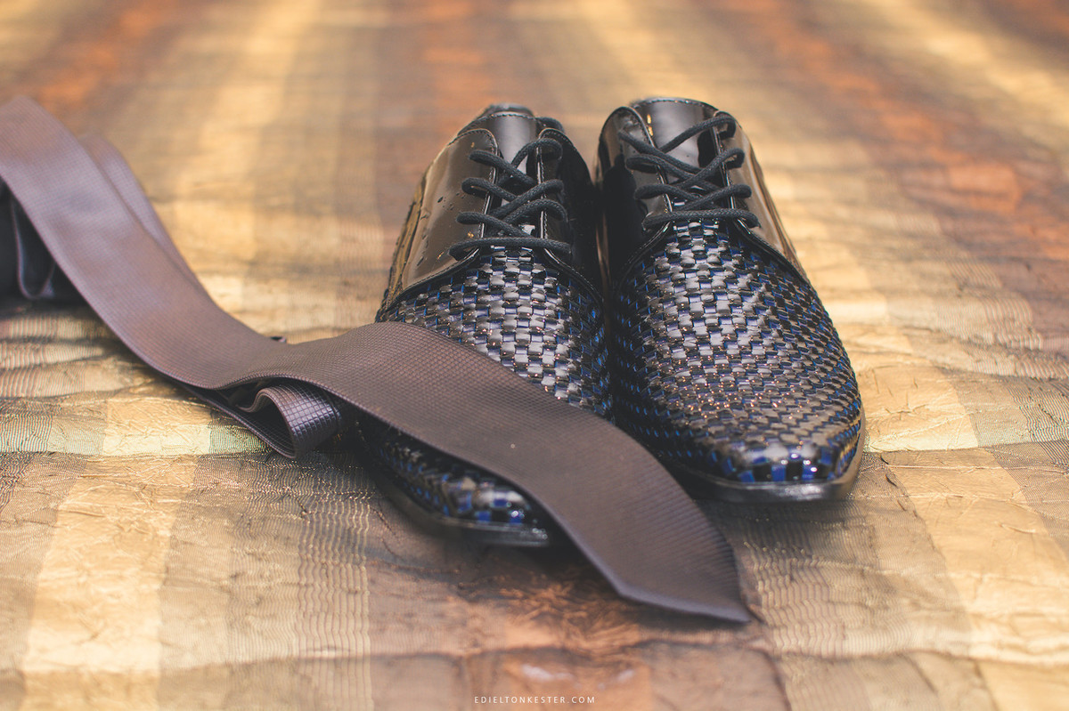 sapato e gravata do noivo