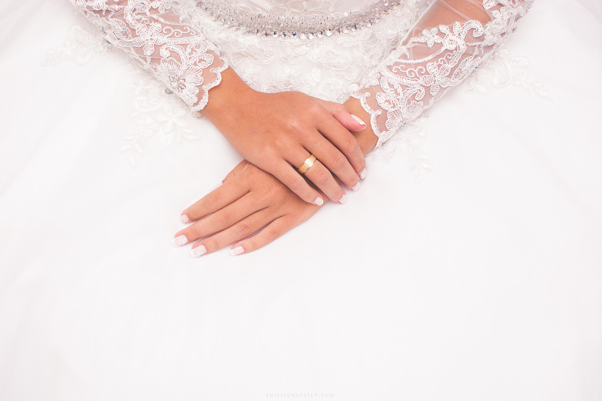 maos da noiva passam sensação de espera diante do seu making of