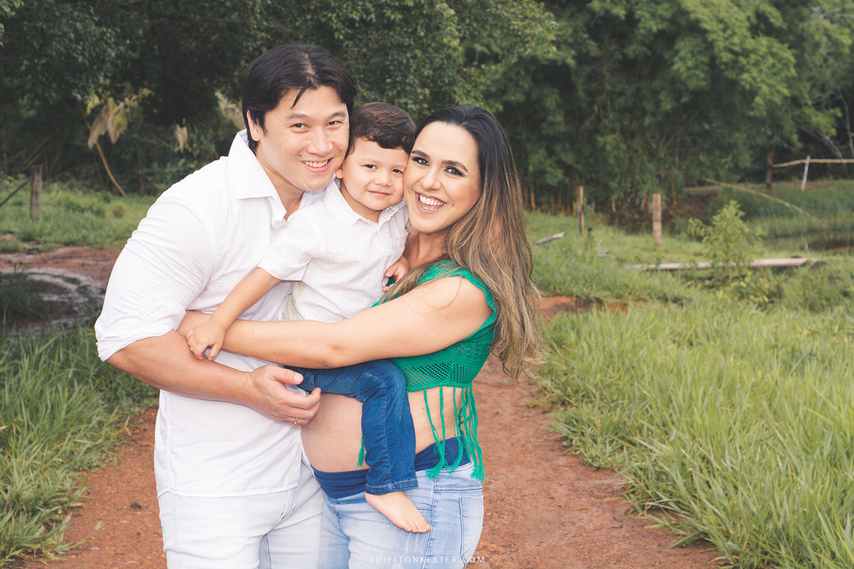 foto de familia em ensaio de gestaçao