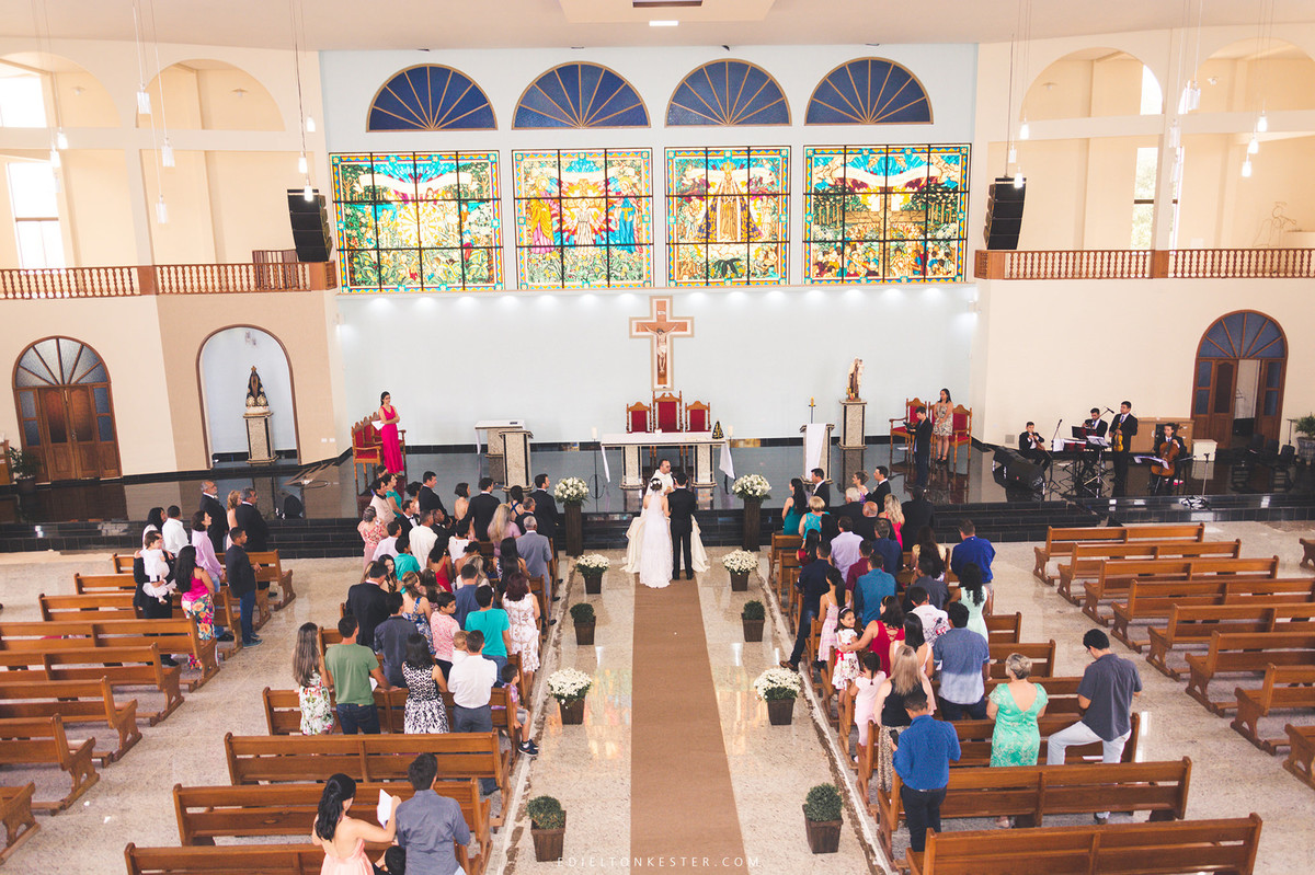 foto de cerimonia de casamento na igreja pelo fotografo edielton kester fotografo de casamentos em ro