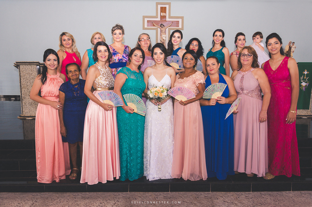 noiva e suas madrinhas com leque