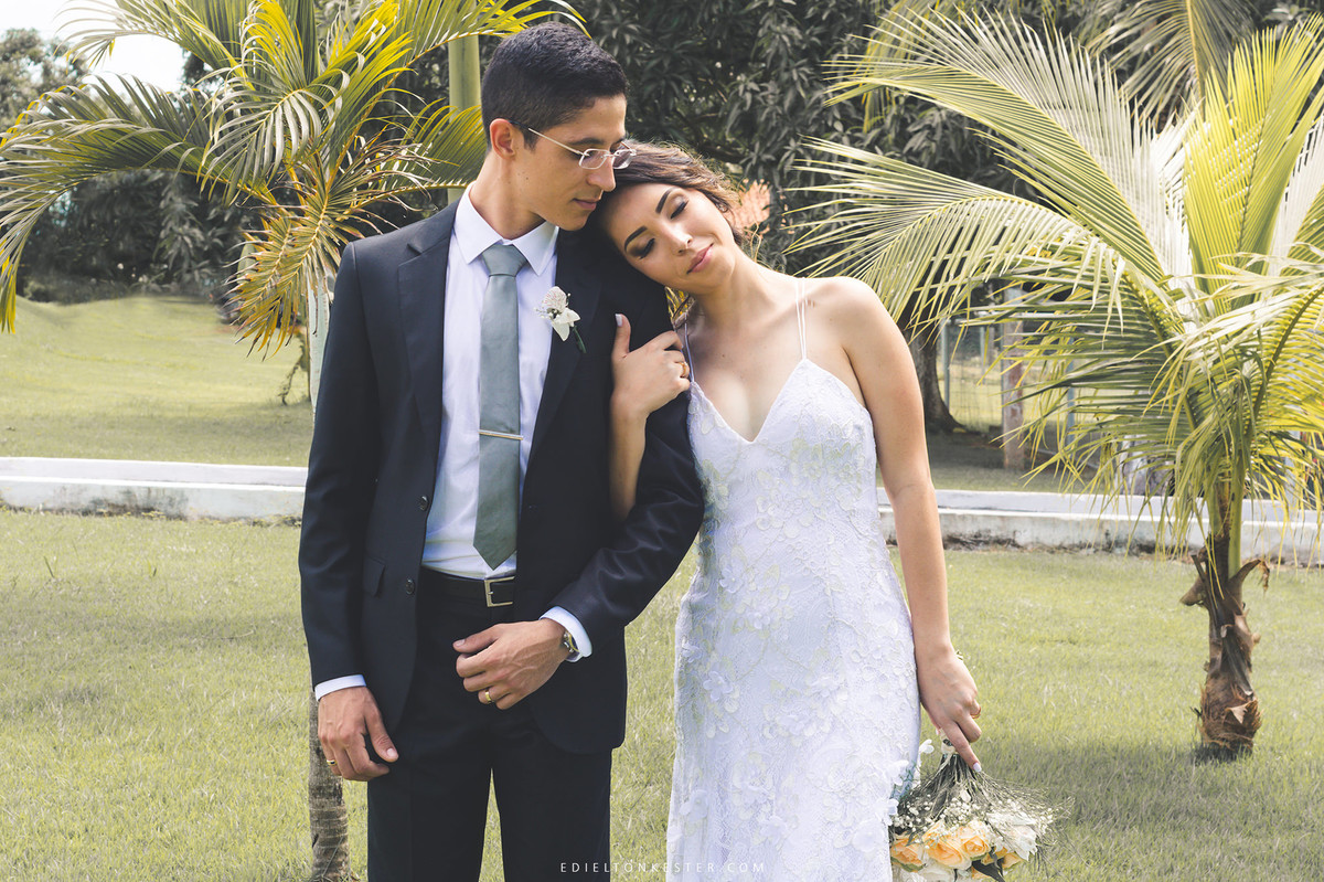 noivos se abraçando