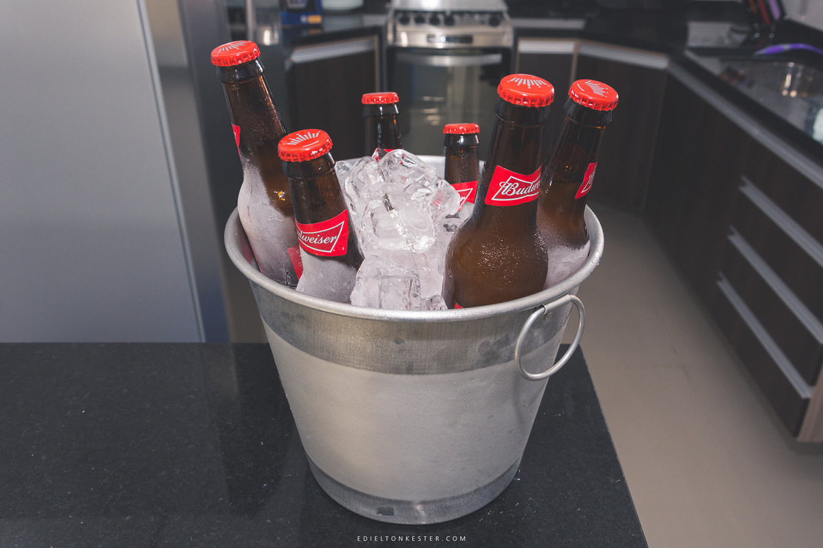 cerveja em casamento de noivos