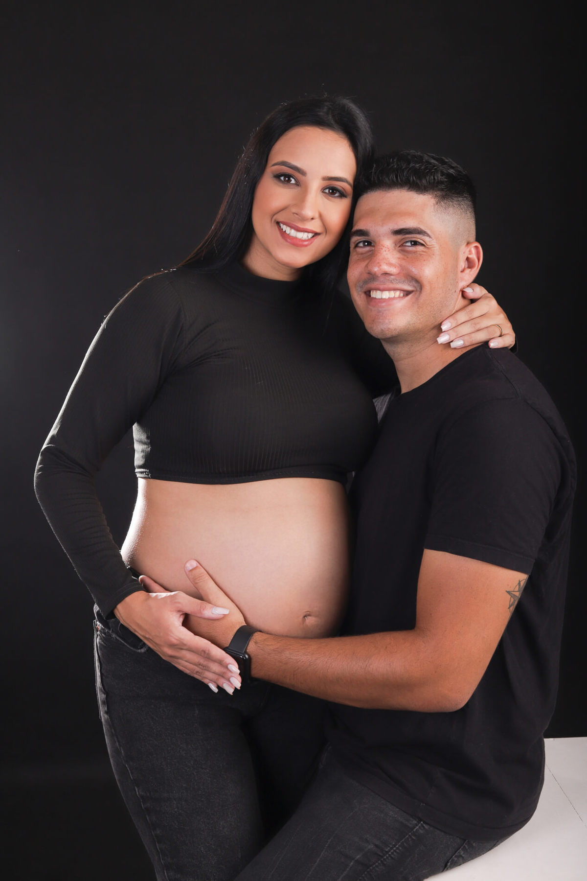 Fotografia de Família, Ensaio Gestante, Mãe E Pai, Marido e esposa, Ensaio gestante, Fotografia de Gestante, Ensaio Fotográfico de Gestante, Estúdio de Fotografia, Estúdio em Suzano, Estúdio Rossinis, Foto de Gestante, Inspirações de ensaio Gestante