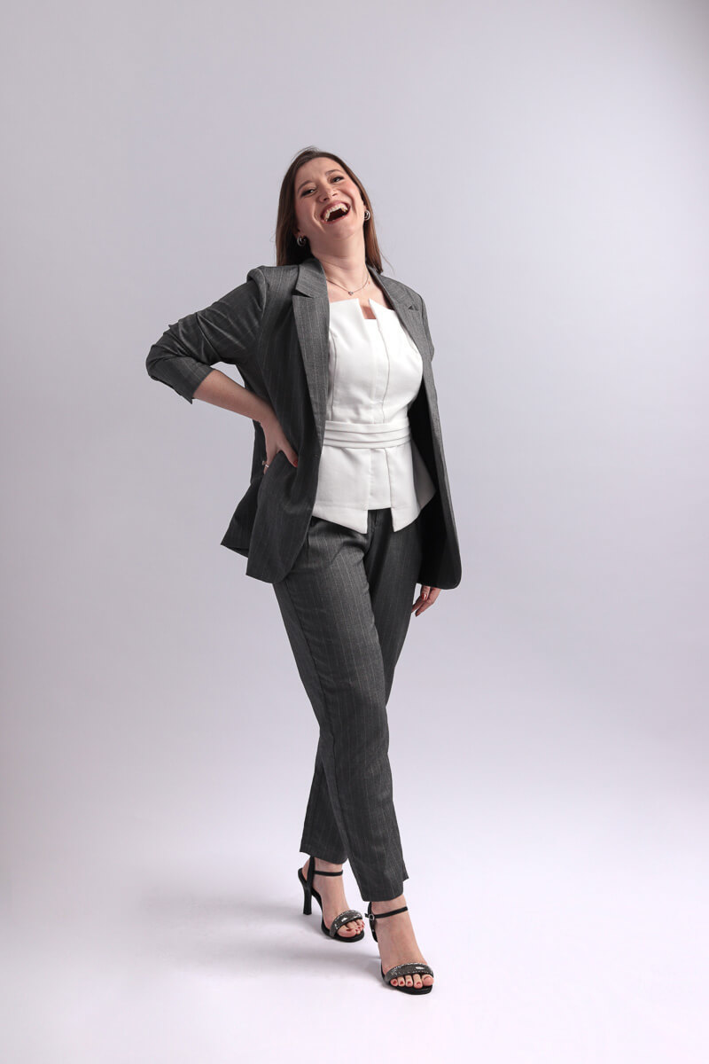 Estúdio Rossinis em Suzano, presença digital feminina, retrato com essência, ensaio pessoal, Posicionamento de imagem e marca pessoal