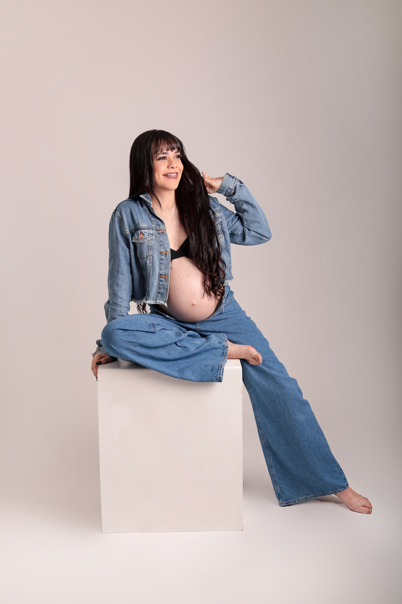 Ensaio gestante minimalista de Laiane no Estúdio Rossinis, Suzano, @estudiorossinis, estúdio de fotografia gestante, ensaio gestante Suzano SP, São Paulo