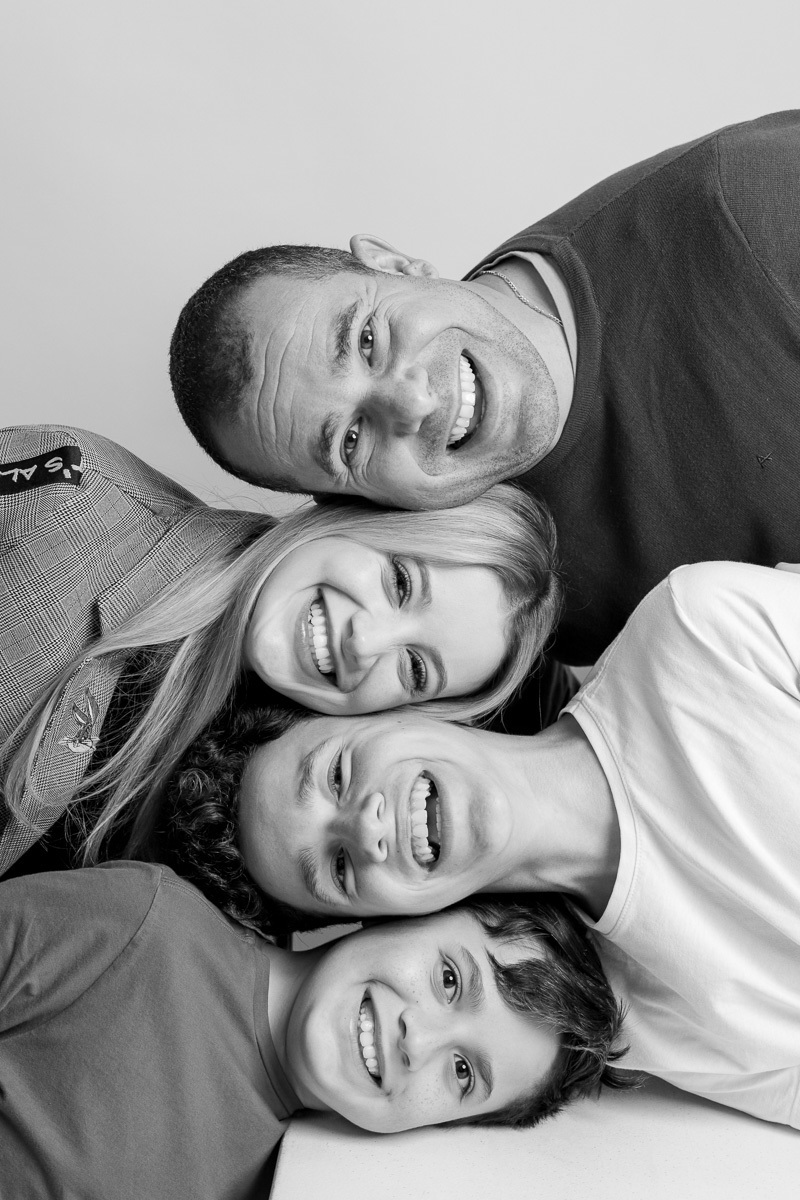 Estúdio Rossinis, Fotografia de Família, Estudio em Suzano, especial dia dos pais 2025, Ensaio Especial, Foto de Familia, Foto dia dos pais,