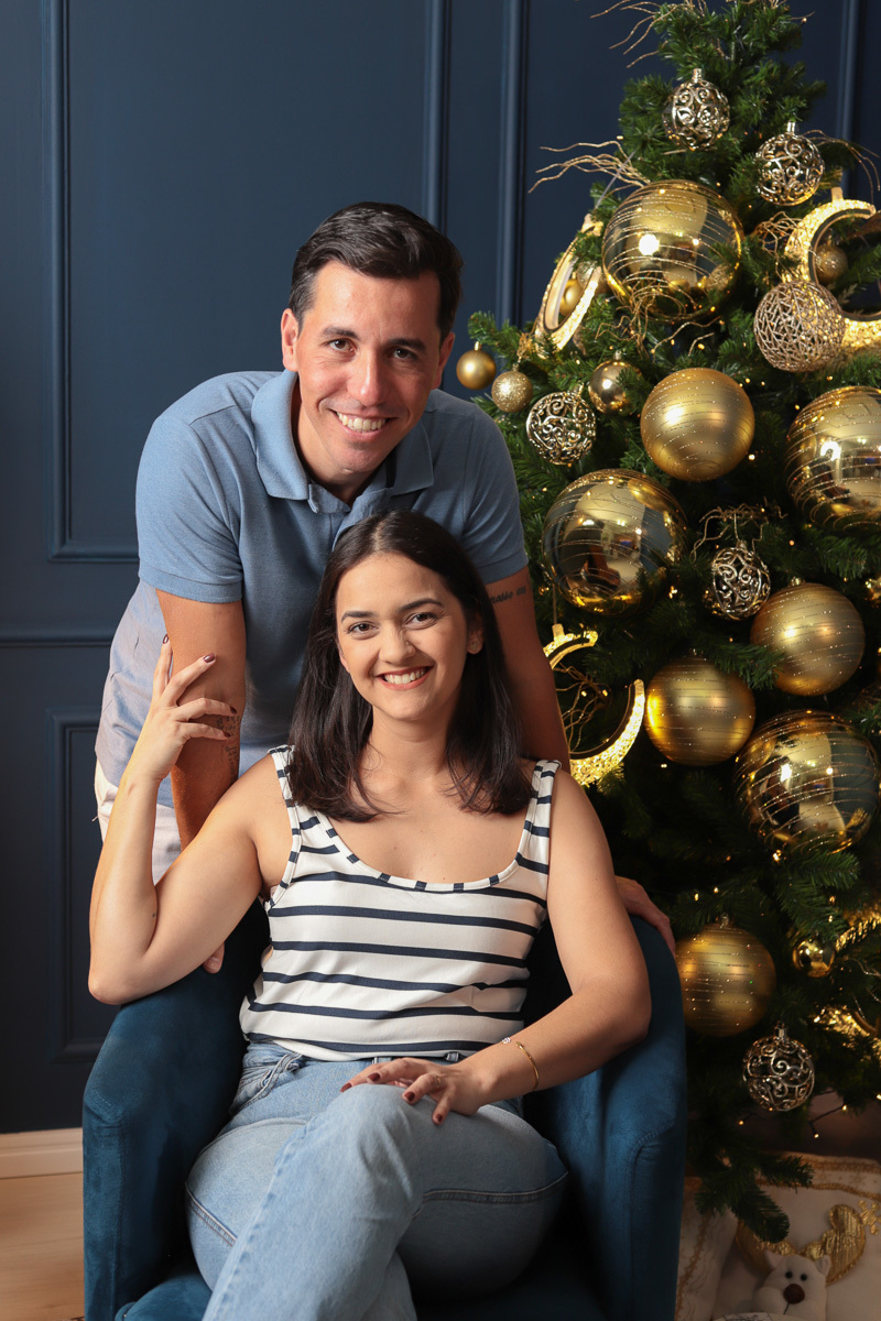 estúdio rossinis, fotografia de família, ensaio de natal, Sessão Especial Natal 2025, Estúdio em Poá, Estúdio em Suzano, Estúdio em Mogi, Pai e Mãe Juntos na Sessão de natal em Família 2025, Sessão Especial Natal 2025 em Suzano