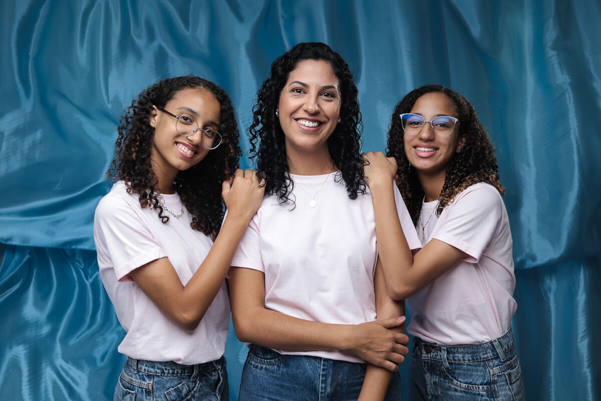 Estúdio Rossinis; Fotografia de Família; ensaio Dia das Mães; Ensaio mãe e filho, foto de familia; sessão dia das mães 2026; especial dia das mães, Mae e filhas juntas