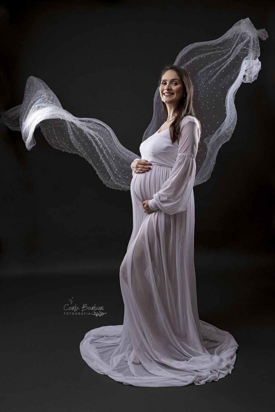 figurino-amada-mãe-com-tecido-voando