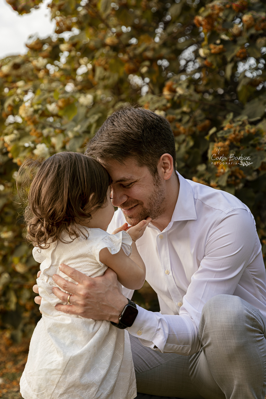 carinho_da_Isabela_no_seu_pai