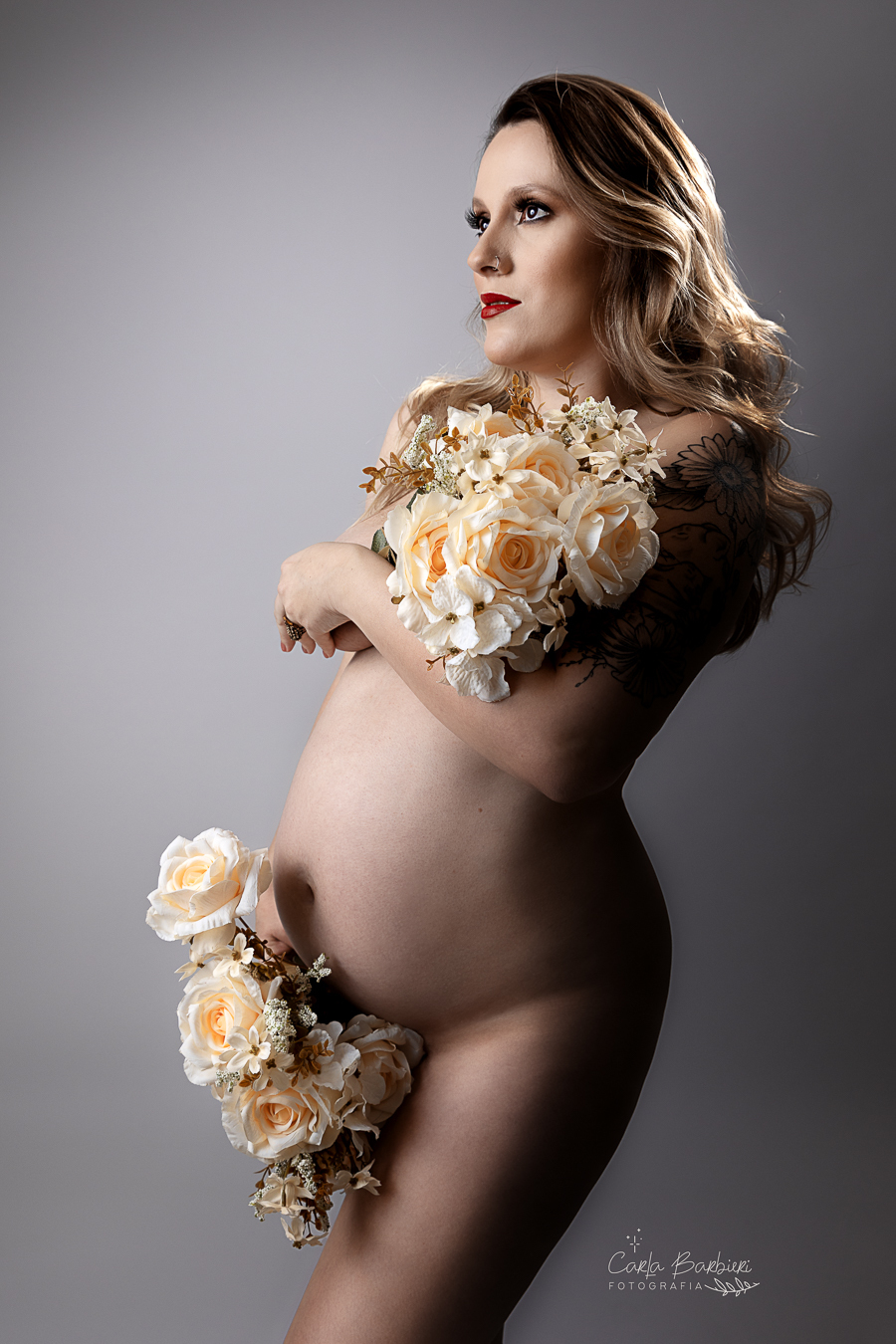 ensaio_gestante_nu_artistico_com_flores