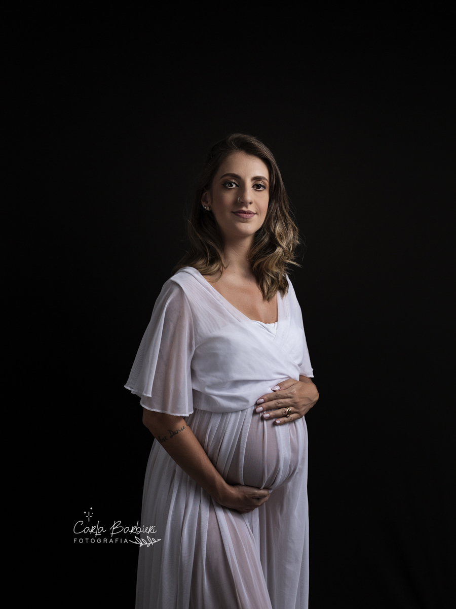 close meio corpo ensaio gestante vestido branco
