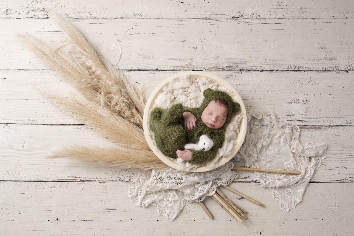 newborn pedro em fundo digital