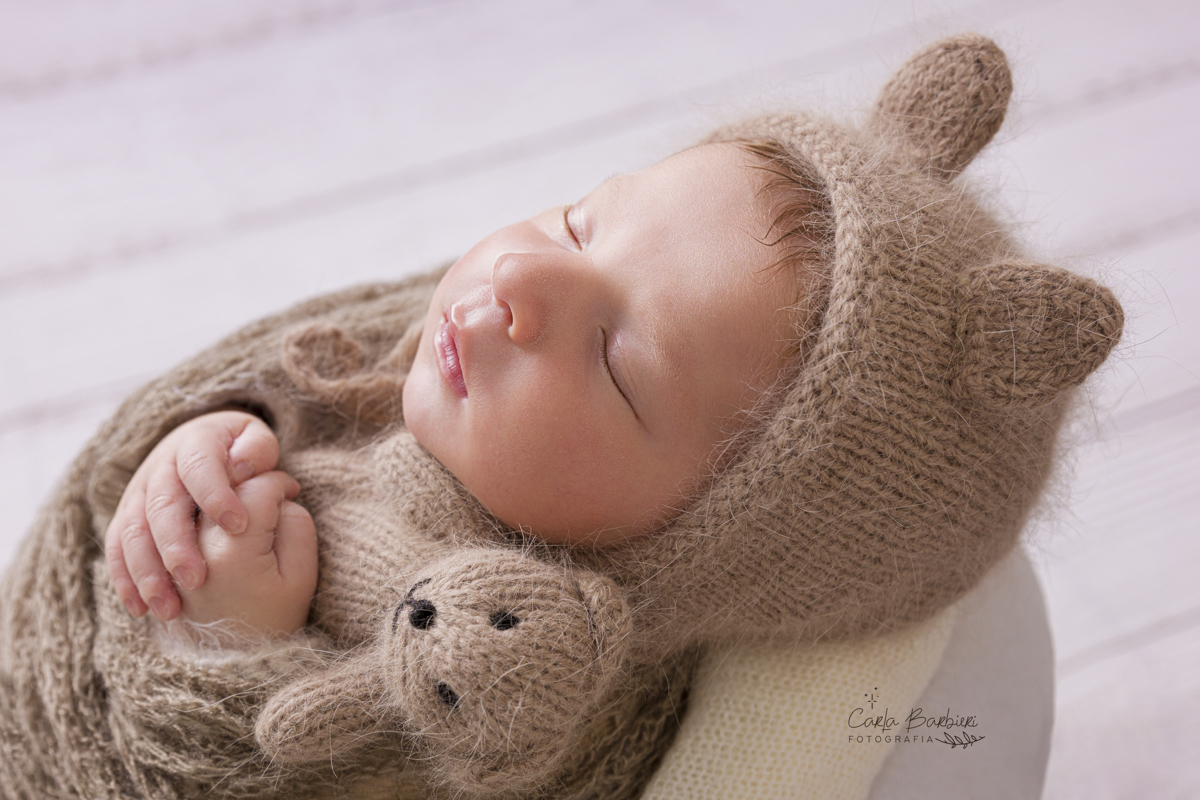 newborn pedro foto com close