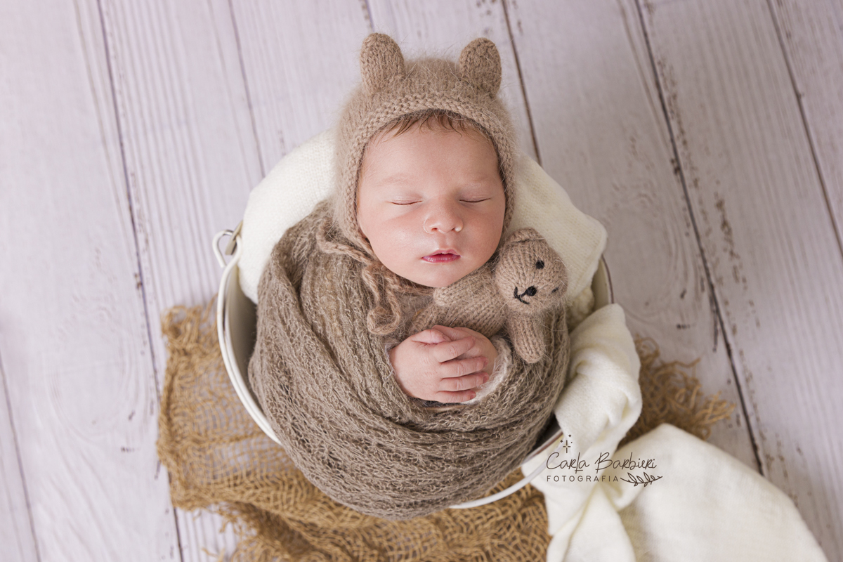 newborn pedro no baldinho