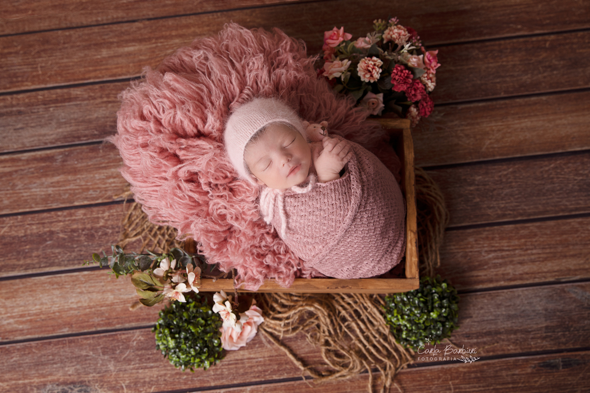 ensaio-newborn-foto-no-caixote