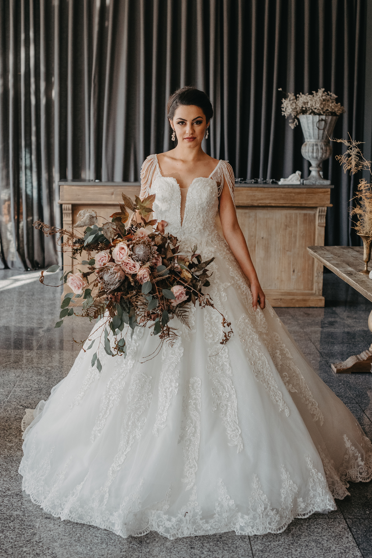 editorial noivas 2020, principessa noivas, marta arteiro make up, aqueduto eventos, bruno silva photographer, noivas 2020, casamento, ruizinho decorador, ramos de noiva, penteados de noiva, atelier dos criadores, casamento de sonho